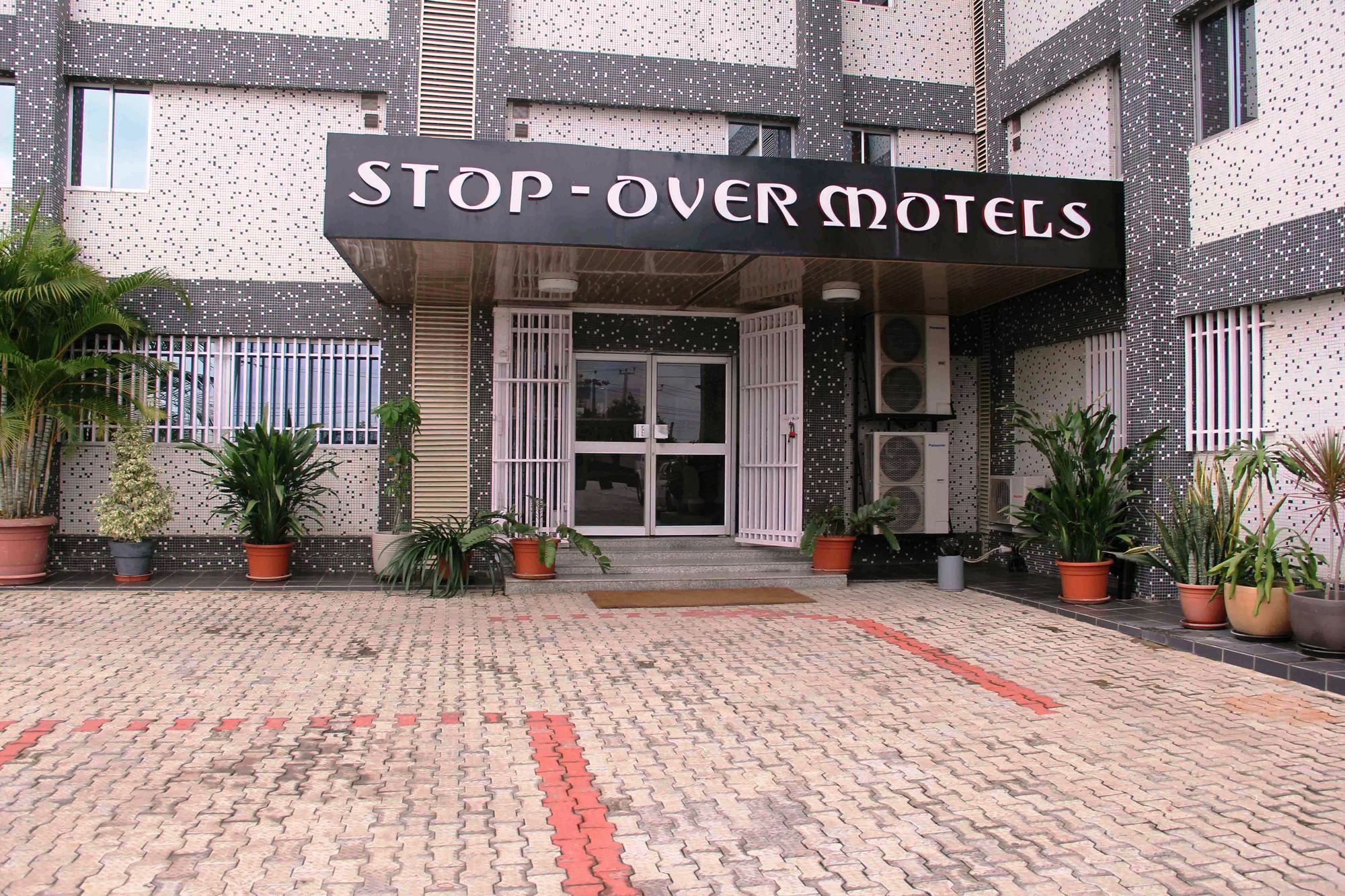 Stop Over Motels Lagos Buitenkant foto